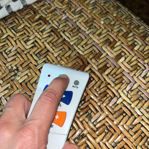 Flipper remote control for elderly/dementia makes the tv so much easier! - Picture 7 of 8